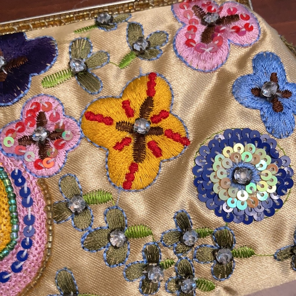 Festive clutch! - Picture 10 of 15